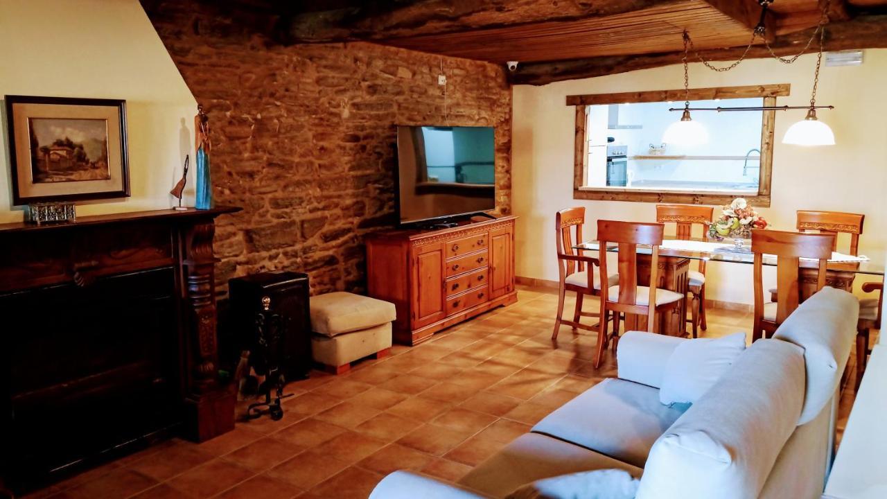 La Casona De Sarria Hostel ภายนอก รูปภาพ