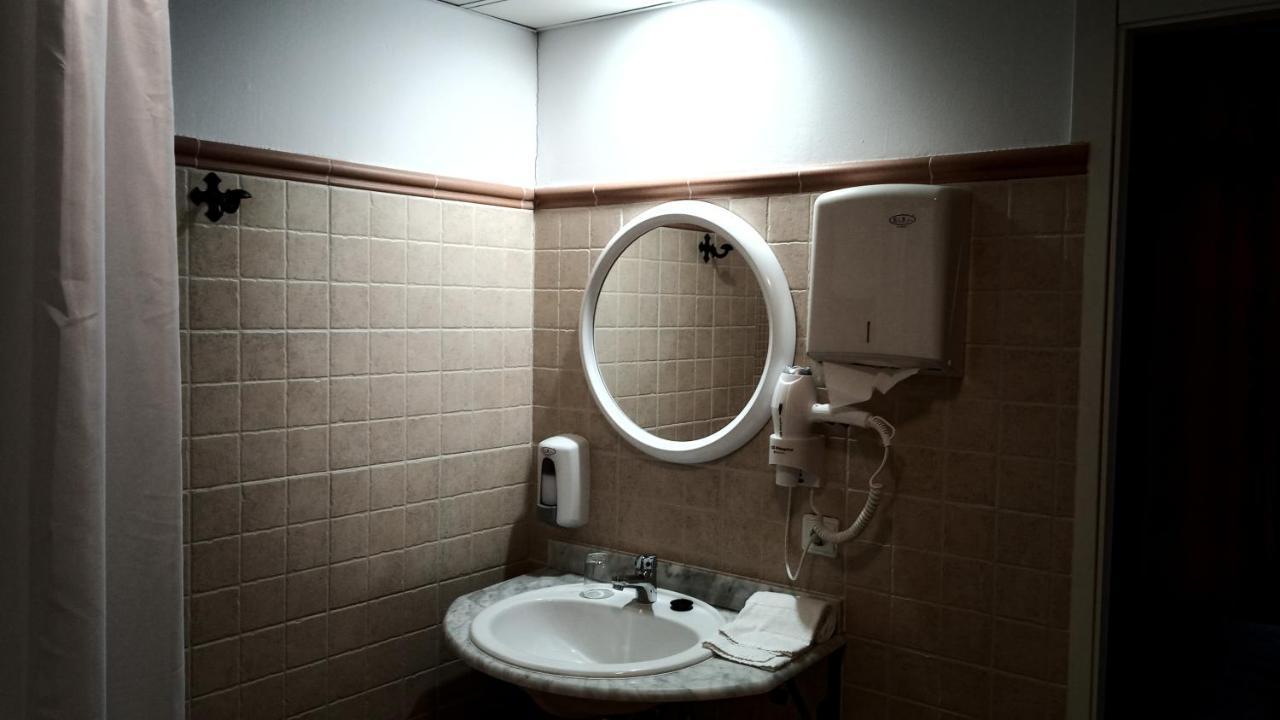 La Casona De Sarria Hostel ภายนอก รูปภาพ