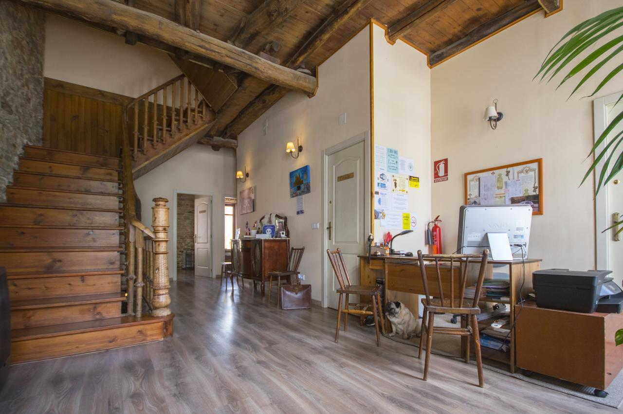 La Casona De Sarria Hostel ภายนอก รูปภาพ
